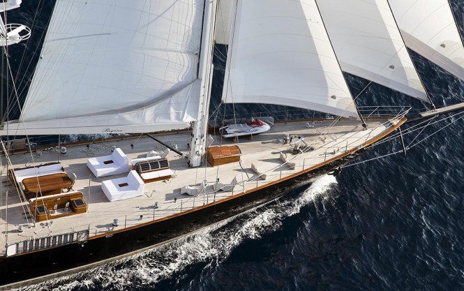 Yacht REGINA -  Foredeck while Sailing